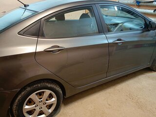 2012 Hyundai Solaris I, серый, 690000 рублей, вид 2