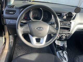 2013 Kia Rio III, бежевый, 780000 рублей, вид 2