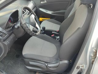 2013 Hyundai Solaris I, серебристый, 610000 рублей, вид 5