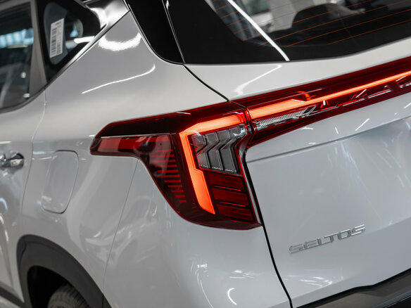 2026 Kia Seltos I Рестайлинг, белый - вид 23