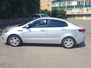 2016 Kia Rio III Рестайлинг, серебристый, 470000 рублей, вид 2