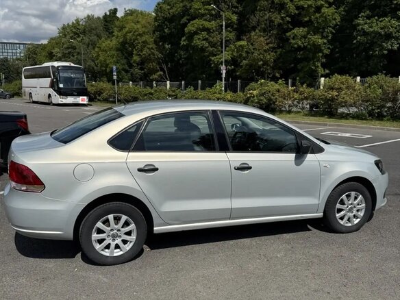 2013 Volkswagen Polo V, серебристый, 850000 рублей - вид 3