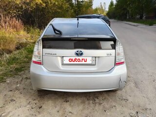 2010 Toyota Prius III (XW30), серый, 820000 рублей, вид 3