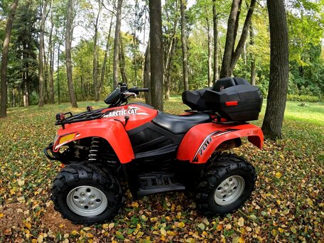 2011 Arctic Cat 700 Series, красный, 360000 рублей, вид 1