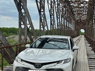 2018 Toyota Camry VII (XV50) Рестайлинг 2, белый, 2380000 рублей, вид 2