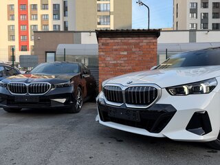 2025 BMW 5 серии 520i VIII (G60/G61/G68), белый, 6850000 рублей, вид 1