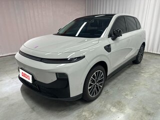 2025 Leapmotor B10 67.1 kWh, серебристый, 3160548 рублей, вид 3
