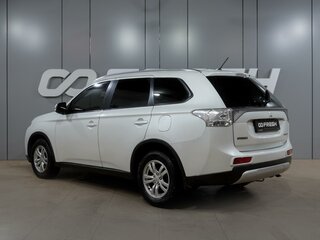 2014 Mitsubishi Outlander III Рестайлинг, белый, 1689000 рублей, вид 2