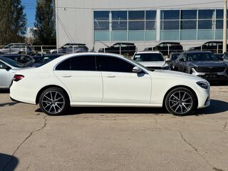 2021 Mercedes-Benz E-Класс 220 d V (W213, S213, C238) Рестайлинг, белый, 5250000 рублей, вид 4