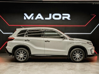 2021 Suzuki Vitara II Рестайлинг, белый, 1695000 рублей, вид 4