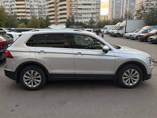 2018 Volkswagen Tiguan II, серебристый, 1950000 рублей, вид 2