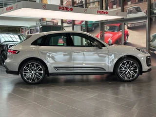 2026 Porsche Macan I Рестайлинг 2, серый, 14190000 рублей, вид 5