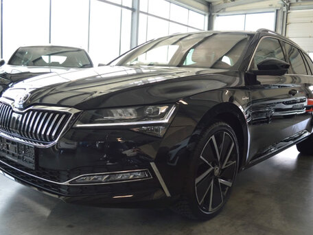 2023 Skoda Superb III Рестайлинг, чёрный, 3200000 рублей, вид 1