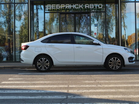 2024 Lada (ВАЗ) Vesta I Рестайлинг (NG), белый, 1310000 рублей, вид 4