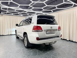 2011 Toyota Land Cruiser 200 Series, белый, 3599900 рублей, вид 4