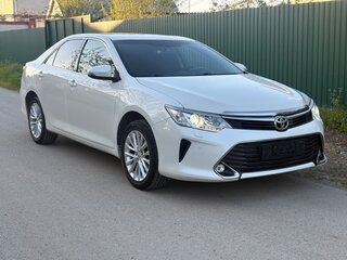 2016 Toyota Camry VII (XV50) Рестайлинг, белый, 2285000 рублей, вид 5