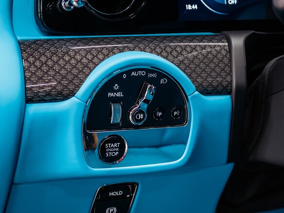 2025 Rolls-Royce Ghost Black Badge II Рестайлинг (Series II), чёрный, 46000000 рублей - вид 17