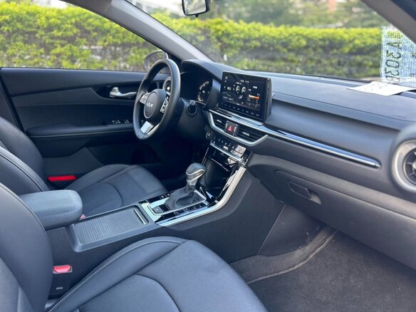2022 Kia K3 II (China Market) Рестайлинг, белый, 1313000 рублей - вид 9