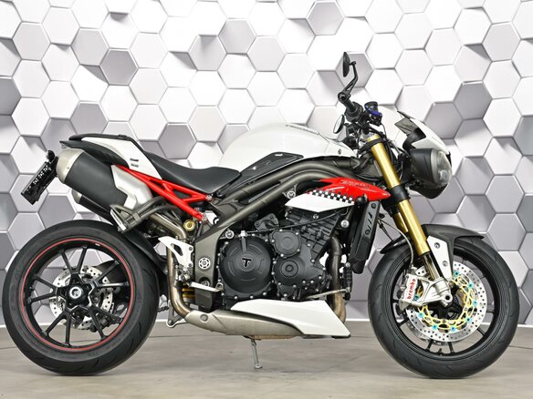 2016 Triumph Speed Triple, белый - вид 2