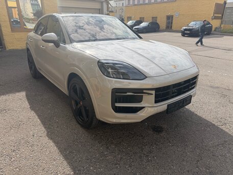 2026 Porsche Cayenne GTS Coupé III Рестайлинг, серый, 25990000 рублей, вид 2