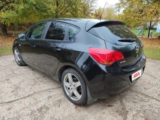 2011 Opel Astra J, чёрный, 570000 рублей, вид 4
