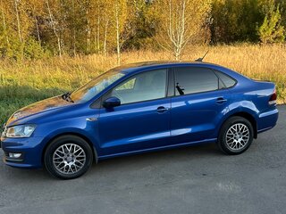 2018 Volkswagen Polo V Рестайлинг, синий, 1000000 рублей, вид 2