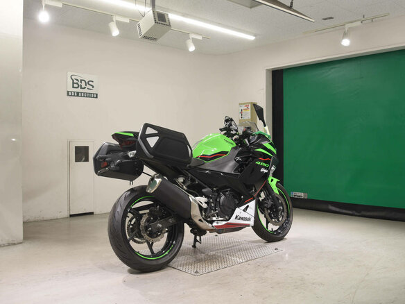 2021 Kawasaki Ninja 400, зелёный, 590000 рублей - вид 4