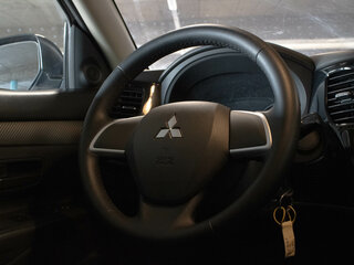 2014 Mitsubishi Outlander III Рестайлинг, белый, 1687000 рублей, вид 5