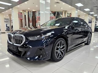 2026 BMW 5 серии 523d xDrive VIII (G60/G61/G68), чёрный, 9199000 рублей, вид 1