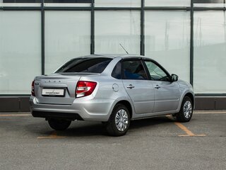 2024 Lada (ВАЗ) Granta I Рестайлинг, серебристый, 700000 рублей, вид 2