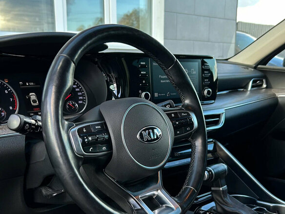 2020 Kia K5 III, синий, 2450000 рублей - вид 9