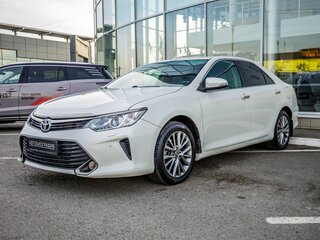 2016 Toyota Camry VII (XV50) Рестайлинг, белый, 2198000 рублей, вид 3
