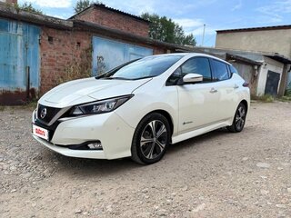 2017 Nissan Leaf II (ZE1), белый, 1650000 рублей, вид 2