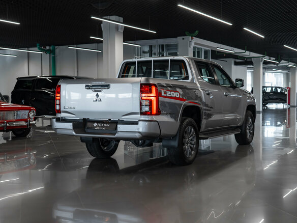 2026 Mitsubishi L200 VI, серебристый - вид 4