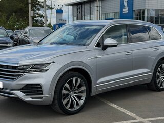2019 Volkswagen Touareg III, серебристый, 3500000 рублей, вид 1