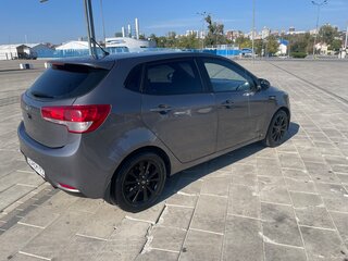 2015 Kia Rio III Рестайлинг, серый, 800000 рублей, вид 4