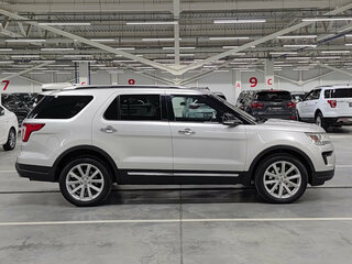 2019 Ford Explorer V Рестайлинг 2, серебристый, 2900000 рублей, вид 4