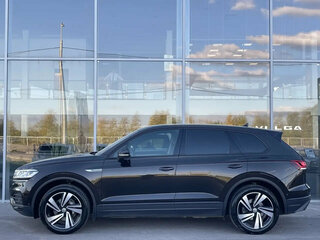 2019 Volkswagen Touareg III, чёрный, 5500000 рублей, вид 4