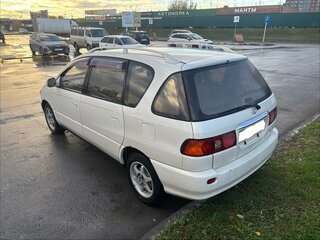 1999 Toyota Ipsum I (M10), белый, 420000 рублей, вид 3