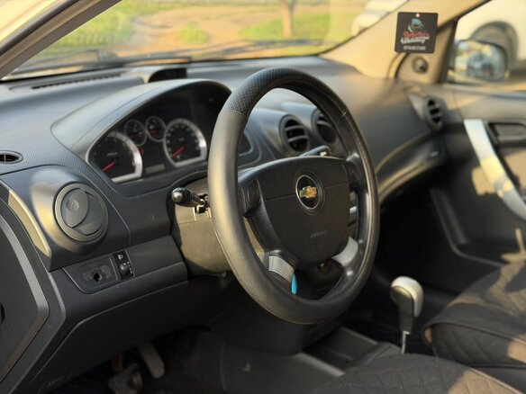 2010 Chevrolet Aveo I Рестайлинг, белый, 460000 рублей - вид 9