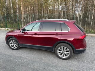 2017 Volkswagen Tiguan II, пурпурный, 2300000 рублей, вид 4