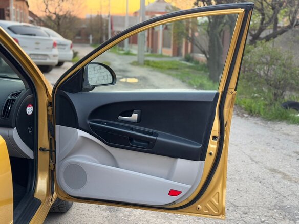 2009 Kia Ceed I, жёлтый - вид 12