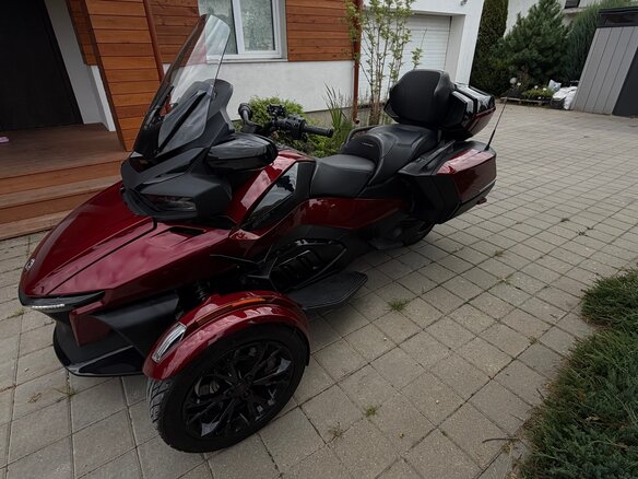 2023 BRP Can-Am Spyder, красный, 2030000 рублей - вид 1