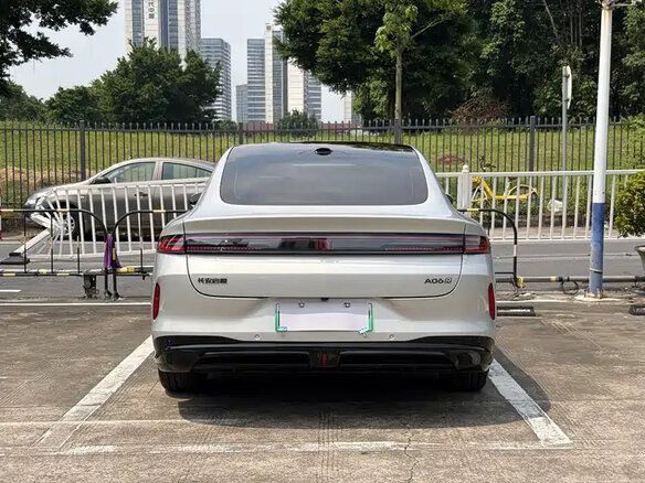 2026 Changan Qiyuan A06 28.39 kWh, серебристый, 2792000 рублей - вид 5
