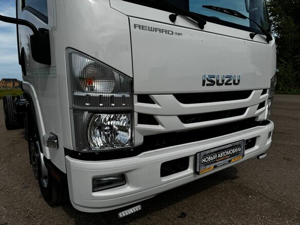 2024 Isuzu Elf (N-series), белый - вид 2