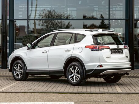 2019 Toyota RAV4 IV (XA40) Рестайлинг, белый, 2425000 рублей, вид 4