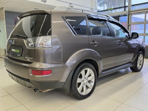 2010 Mitsubishi Outlander II Рестайлинг, коричневый, 999000 рублей - вид 3
