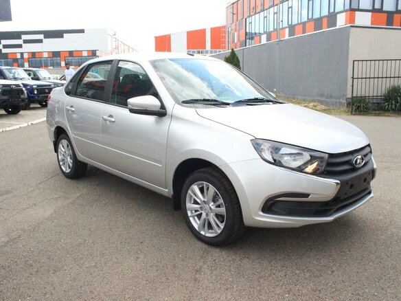 2026 Lada (ВАЗ) Granta I Рестайлинг, серебристый, 1208000 рублей - вид 1