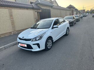 2017 Kia Rio IV, белый, 620000 рублей, вид 1