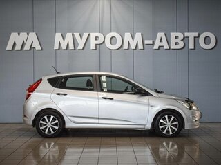 2015 Hyundai Solaris I Рестайлинг, серебристый, 890000 рублей, вид 4